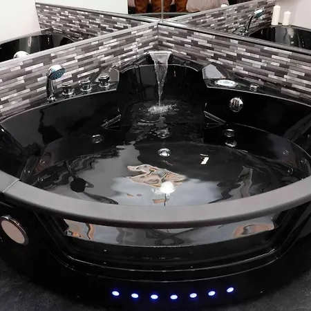 Black Enchanting Jacuzzi Trastevere - Collection Apartment
